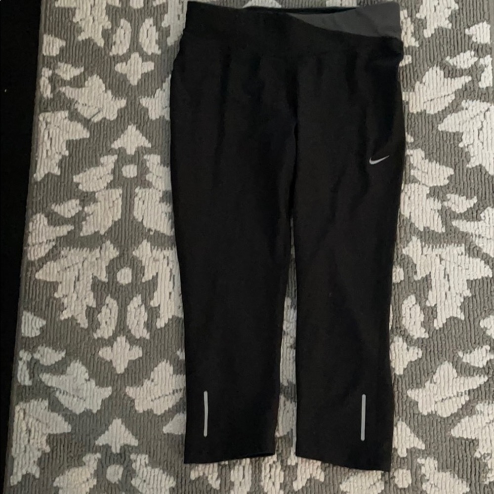Women’s NIKE Dri-FIT Soft Capri Leggings Black